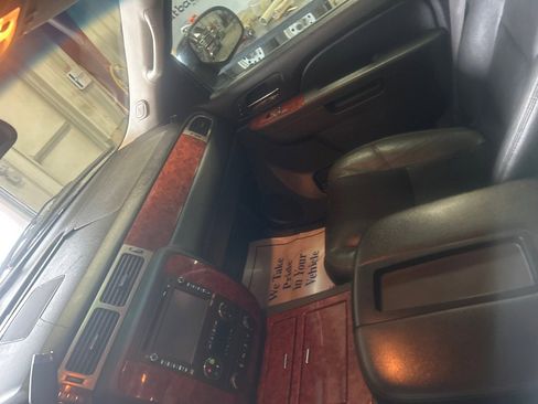 Used 2013 Chevrolet Tahoe LTZ image 12