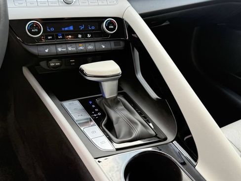 Used 2024 Hyundai Elantra Limited FWD image 18