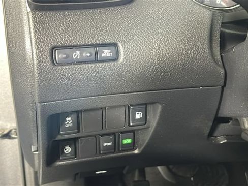 Used 2020 Nissan Rogue S FWD image 19