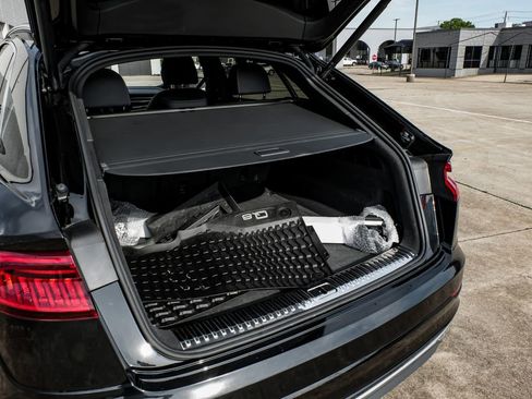 Used 2022 Audi Q8 Premium Plus AWD/4WD image 52