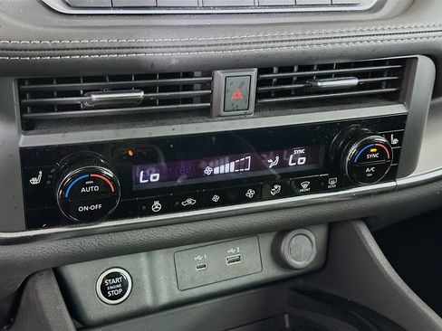 Used 2023 Nissan Rogue SV w/ SV Premium B Package image 23