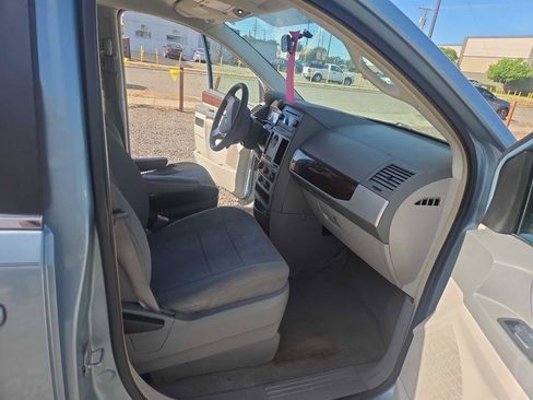 Used 2010 Chrysler Town & Country Touring FWD image 21