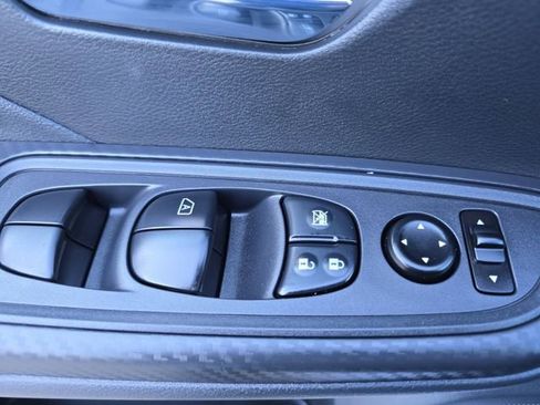 New 2025 Nissan Versa SV image 29