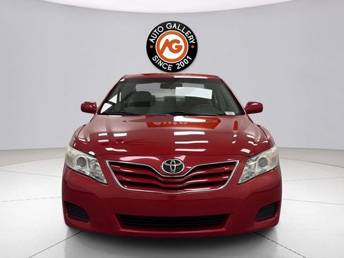 Used 2010 Toyota Camry LE FWD image 2