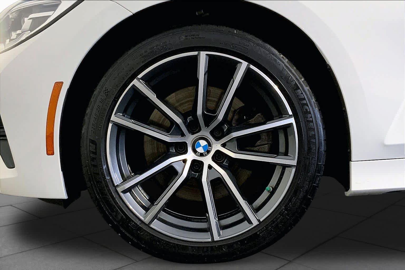Used 2022 BMW 330i xDrive Sedan w/ Premium Package AWD/4WD image 11