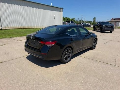 Used 2025 Nissan Sentra SV FWD image 3