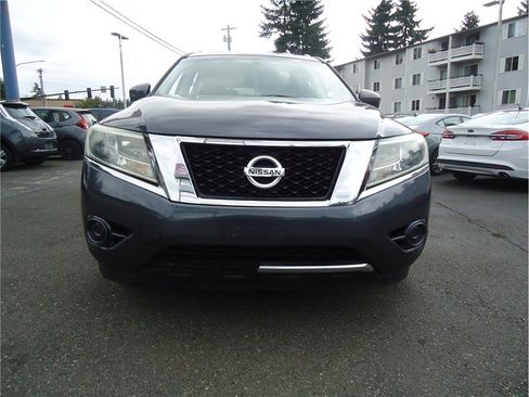Used 2013 Nissan Pathfinder SV AWD/4WD image 4