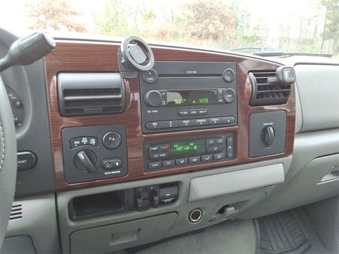 Used 2007 Ford F250 Lariat image 16