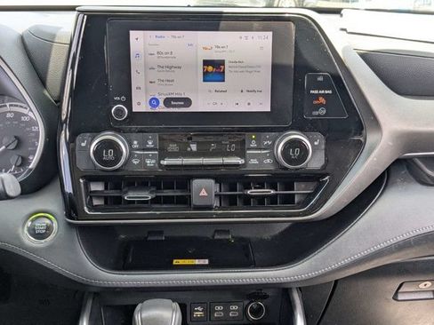 Used 2023 Toyota Highlander XLE FWD image 18
