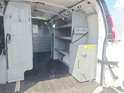 Used 2015 Chevrolet Express 2500 RWD image 10