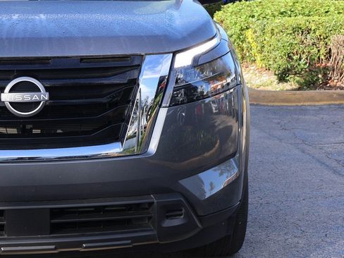 Used 2025 Nissan Pathfinder S image 12