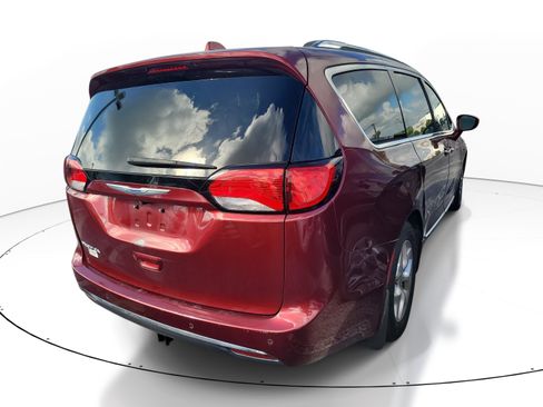 Used 2018 Chrysler Pacifica Touring-L Plus w/ Tire & Wheel Group FWD image 7