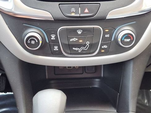 Used 2022 Chevrolet Equinox LS w/ LS Convenience Package FWD image 21