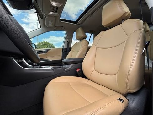 Used 2022 Toyota RAV4 XLE w/ Convenience Package FWD image 25