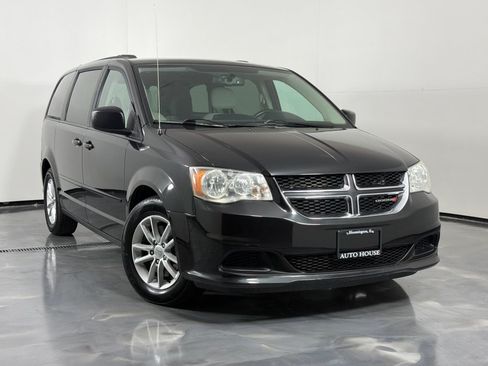 Used 2014 Dodge Grand Caravan SXT w/ UConnect Hands-Free Group FWD image 2