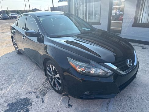 Used 2016 Nissan Altima 2.5 SR w/ LED Appearance Package FWD image 2