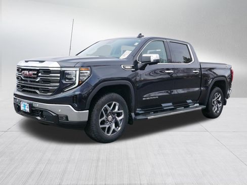 Used 2022 GMC Sierra 1500 SLT w/ SLT Premium Plus Package image 3