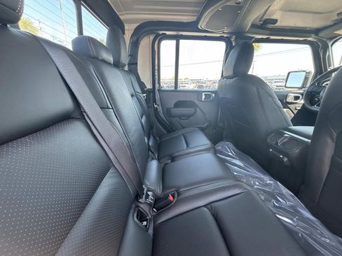 New 2026 Jeep Gladiator Sport AWD/4WD image 12