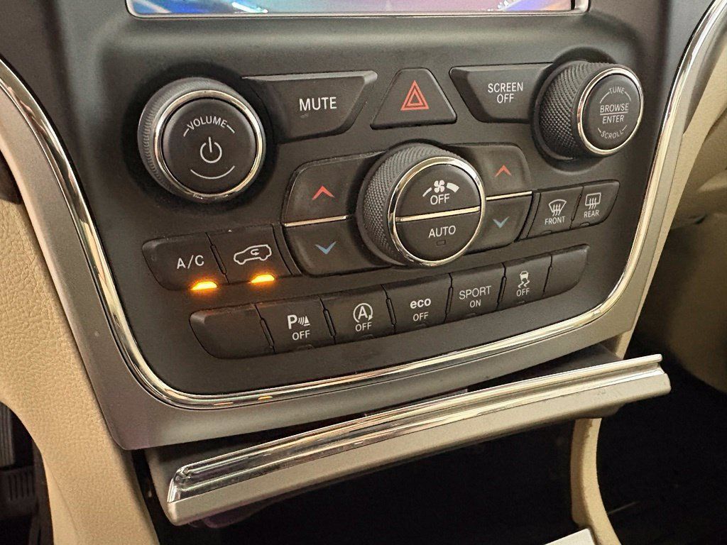 Used 2018 Jeep Grand Cherokee Laredo AWD/4WD image 32
