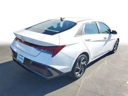 Certified 2025 Hyundai Elantra SEL image 5