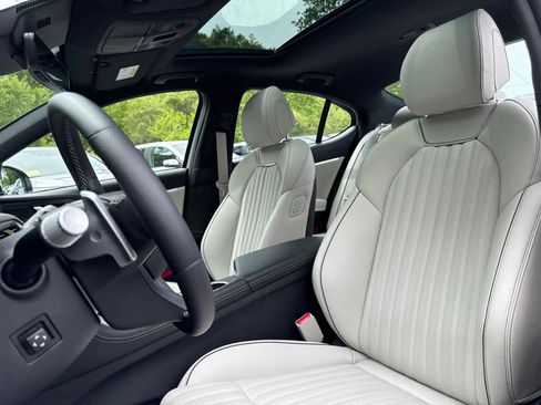 Used 2025 Genesis G70 2.5T w/ Sport Prestige Package image 14