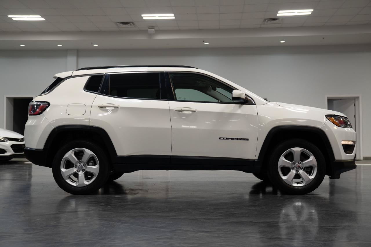Used 2019 Jeep Compass Latitude w/ Cold Weather Group AWD/4WD image 10