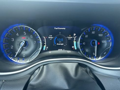 Used 2024 Chrysler Pacifica Touring FWD image 26