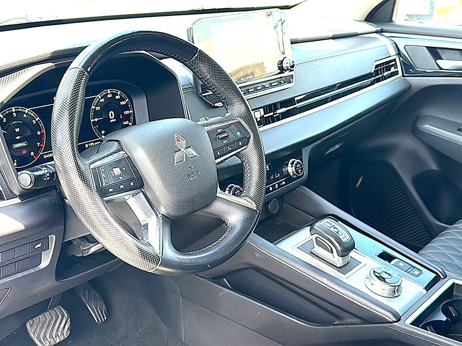Used 2023 Mitsubishi Outlander SEL FWD image 12