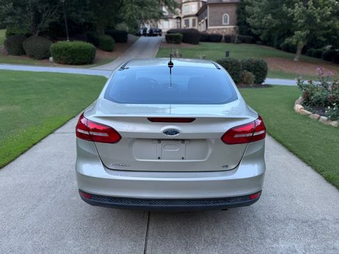 Used 2018 Ford Focus SE FWD image 6