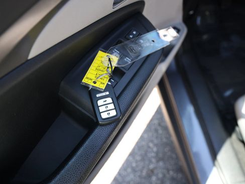 Used 2019 Honda Pilot LX image 32
