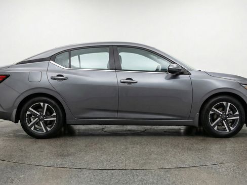 Used 2025 Nissan Sentra SV FWD image 11