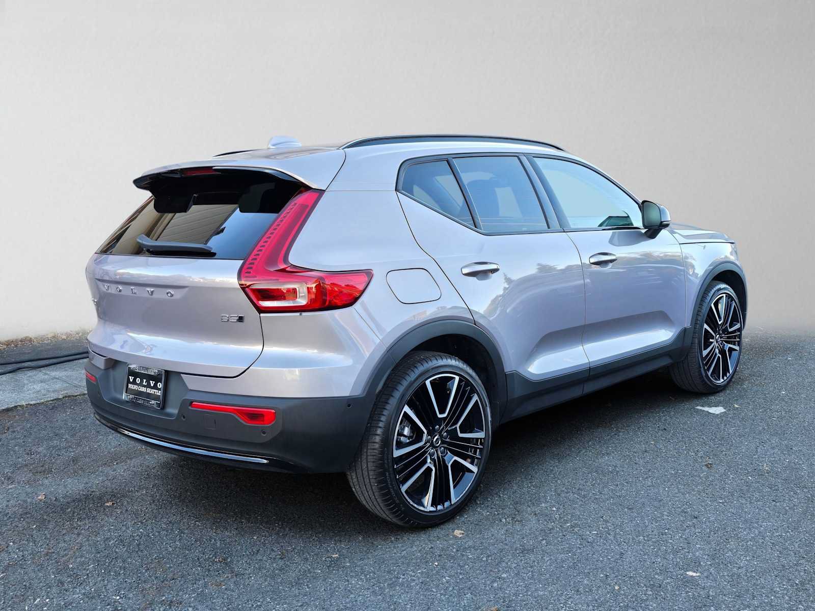 Used 2026 Volvo XC40 B5 Ultra w/ Protection Package Premier AWD/4WD image 3