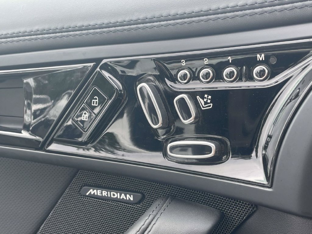 Used 2023 Jaguar F-TYPE R-Dynamic AWD/4WD image 22
