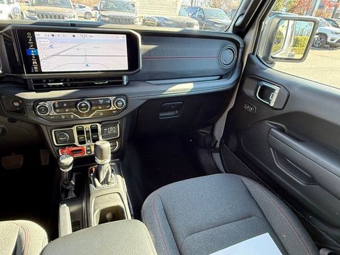 Certified 2024 Jeep Wrangler Unlimited Rubicon w/ Technology Group image 28