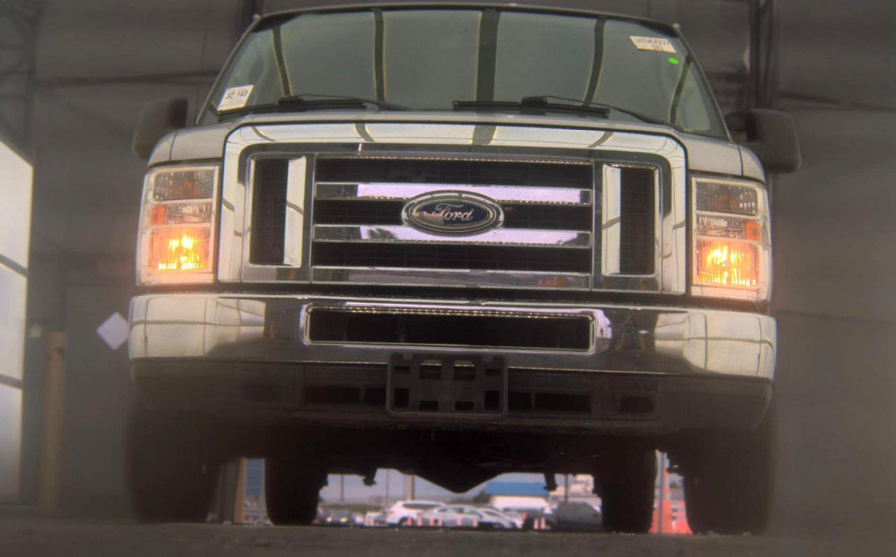 Used 2014 Ford E-350 and Econoline 350 XLT RWD image 3