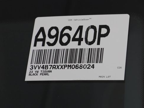 Used 2023 Volkswagen Tiguan SEL R-Line image 26