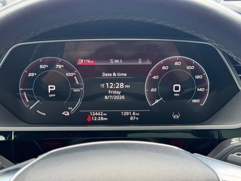 Used 2024 Audi Q8 e-tron Premium Plus w/ Premium Plus Package AWD/4WD image 24