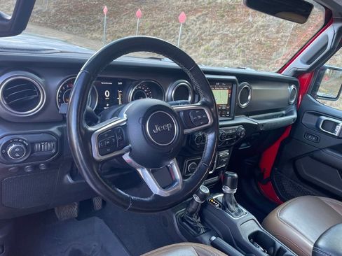 Used 2022 Jeep Gladiator Rubicon w/ Cold Weather Group image 11