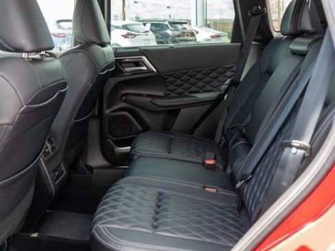 Used 2023 Mitsubishi Outlander SEL AWD/4WD image 12