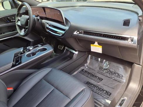 New 2026 Cadillac Lyriq V image 8