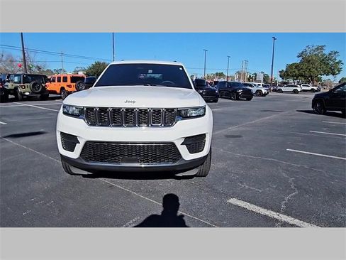 Used 2024 Jeep Grand Cherokee Laredo w/ Trailer Tow Package image 21