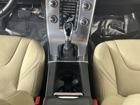 Used 2018 Volvo V60 T5 Dynamic w/ Vision Package image 28