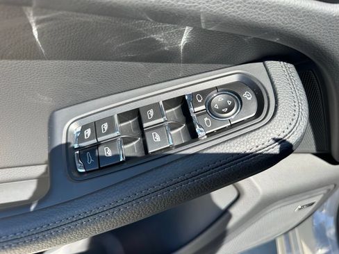 Used 2026 Porsche Macan AWD/4WD image 21