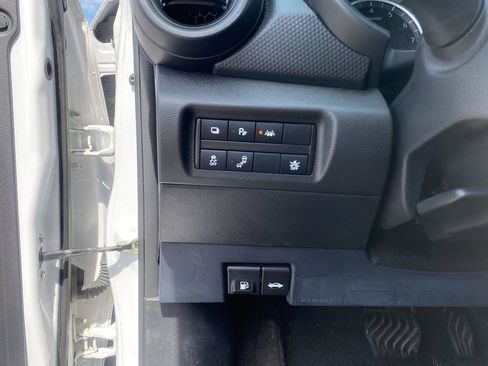 Used 2021 Nissan Kicks S image 14