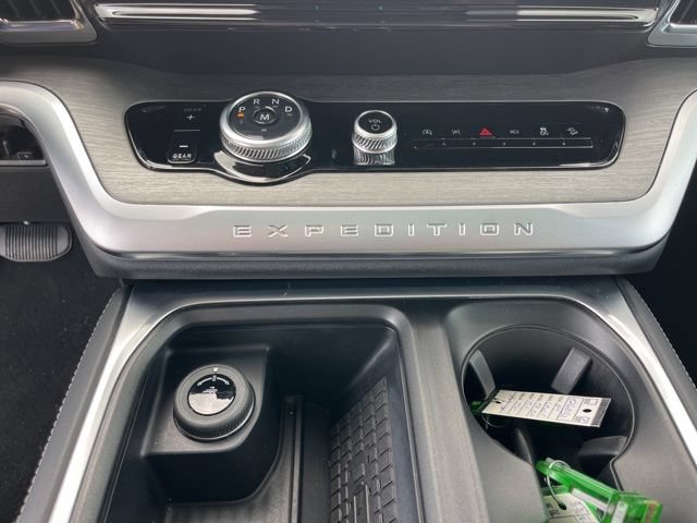 Used 2025 Ford Expedition Platinum AWD/4WD image 30