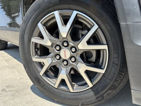 Used 2020 GMC Acadia SLE w/ Driver Convenience Package FWD image 8