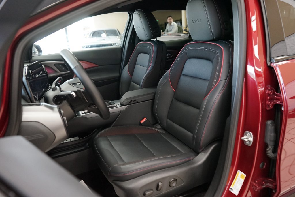 Used 2024 Chevrolet Equinox EV RS w/ Active Safety Package 3 FWD image 2