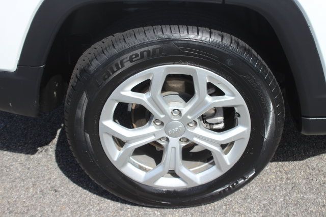 Used 2024 Jeep Compass Latitude AWD/4WD image 36