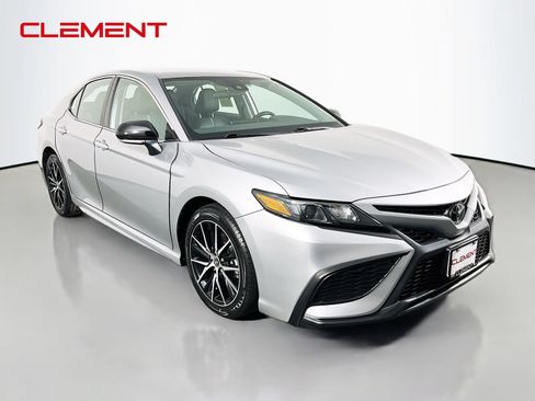 Used 2023 Toyota Camry SE FWD image 4