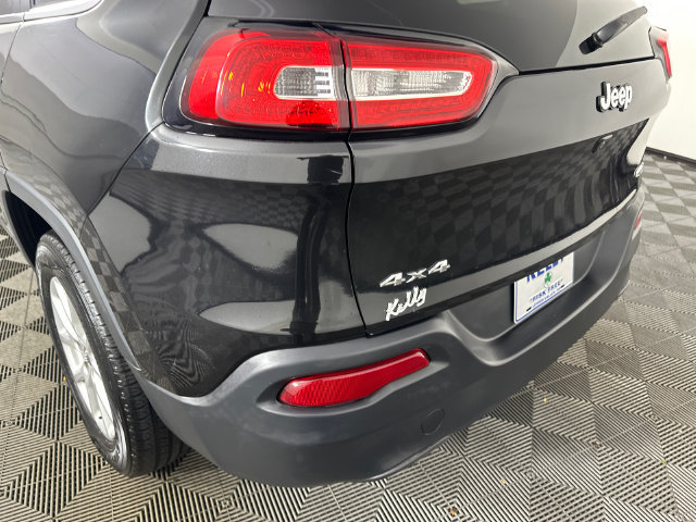 Used 2015 Jeep Cherokee Latitude w/ Cold Weather Group AWD/4WD image 36